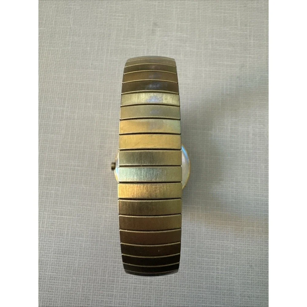 Timex Indiglo Mens Wrist Watch WR 30M Gold Tone Stretch Band Day Date Works